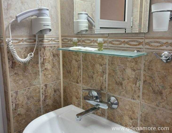 double room with 2single beds_10